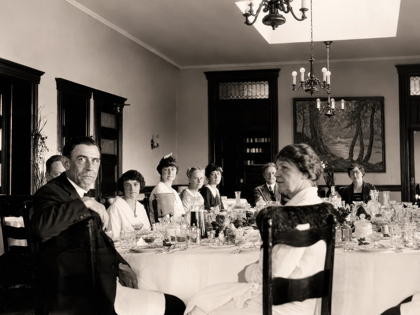 Guests in the main dining room at Idylease in 1917