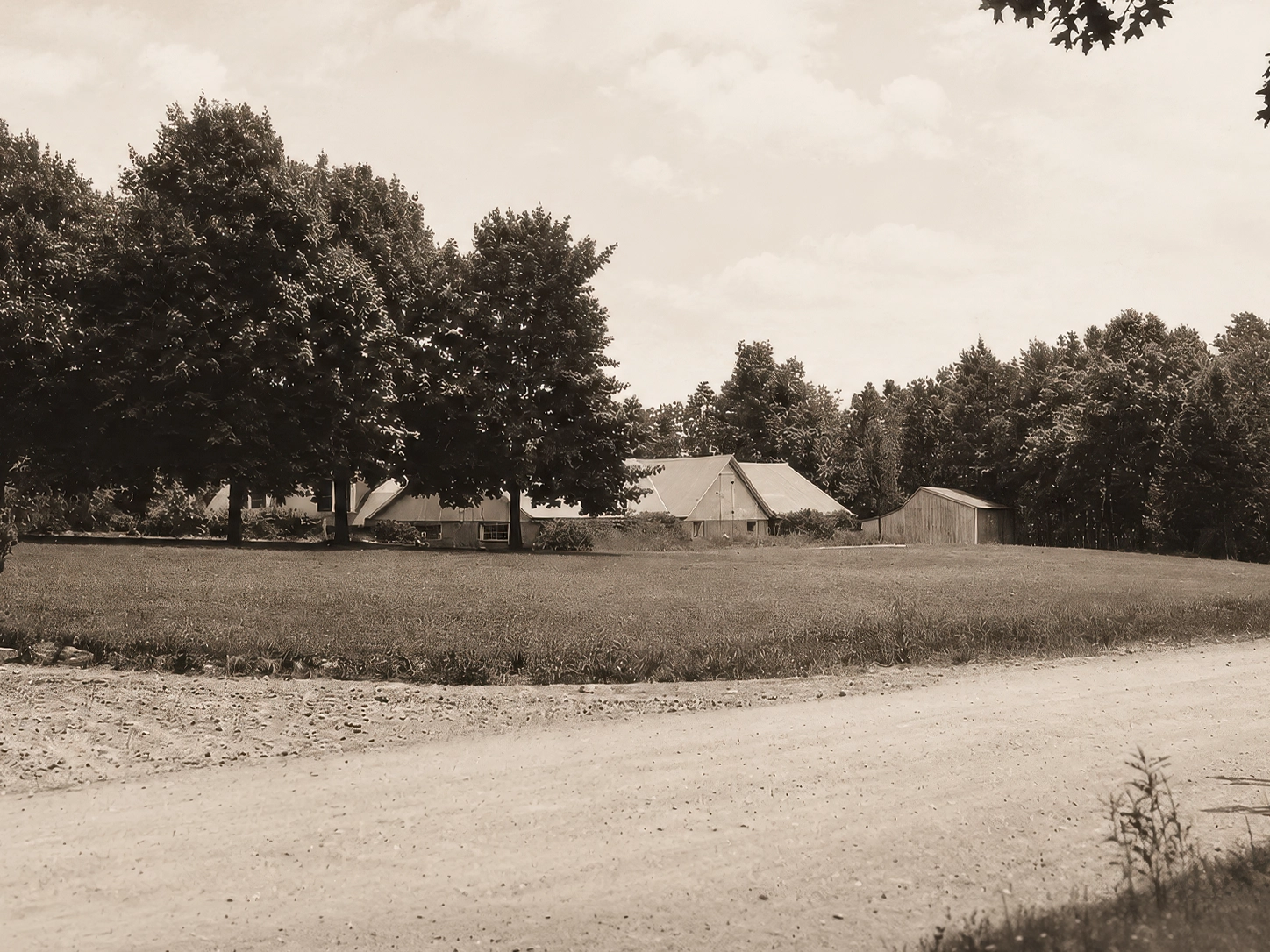 Barn and carriage house at Idylease in 1930