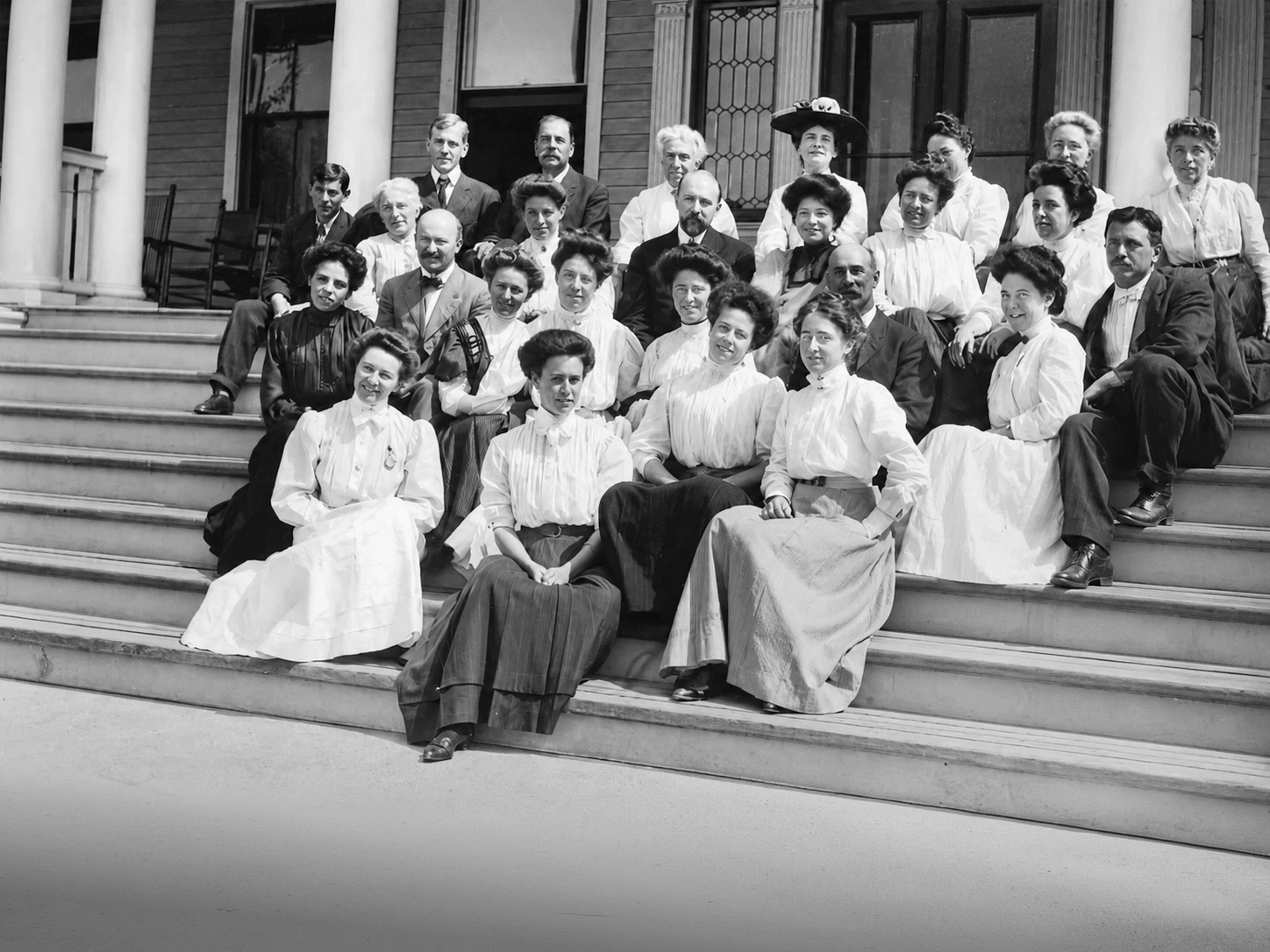 Idylease staff gathered on the front steps