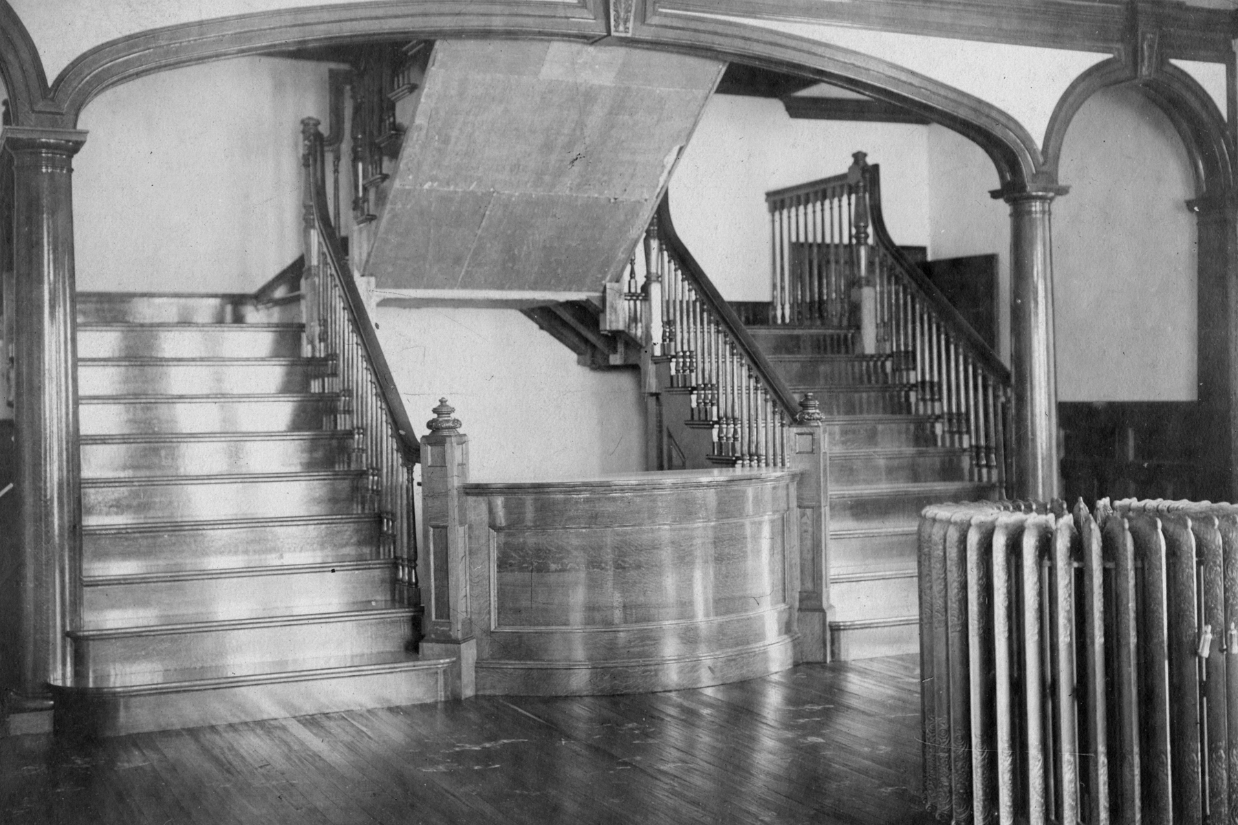 Historic Idylease main lobby photograph from the early resort era